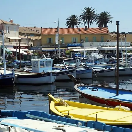 Bel Sur Le Port Du Brusc Avec Sa Place De Parking Privative. 식스포즈레스플라지스