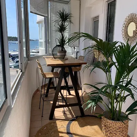 Daire Bel Sur Le Port Du Brusc Avec Sa Place De Parking Privative. *