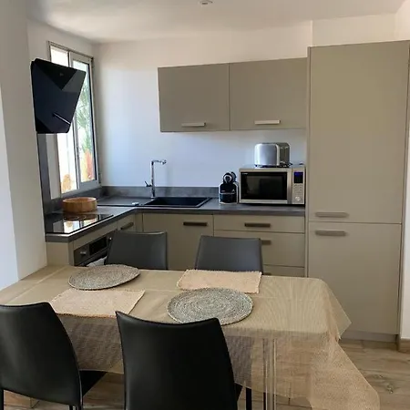 Bel Sur Le Port Du Brusc Avec Sa Place De Parking Privative. Six-Fours-les-Plages